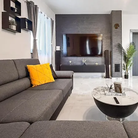 4 Bedroom Gorgeous In Semesterbostad