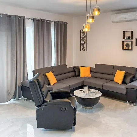 4 Bedroom Gorgeous In *