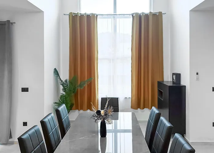 4 Bedroom Gorgeous In