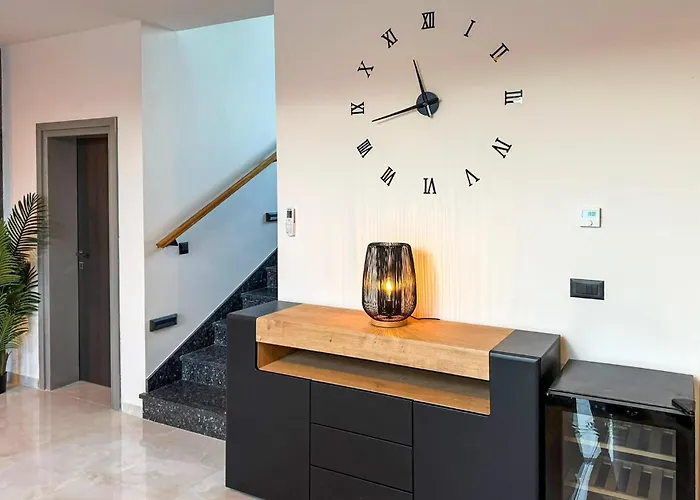 4 Bedroom Gorgeous In *