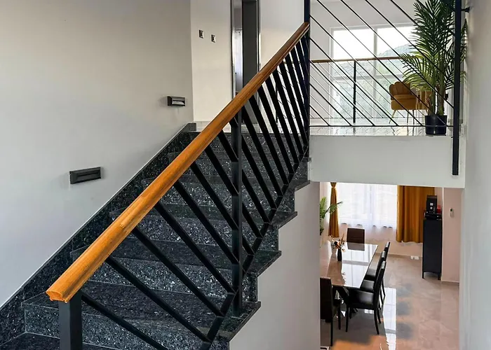 4 Bedroom Gorgeous In Semesterbostad Raslina