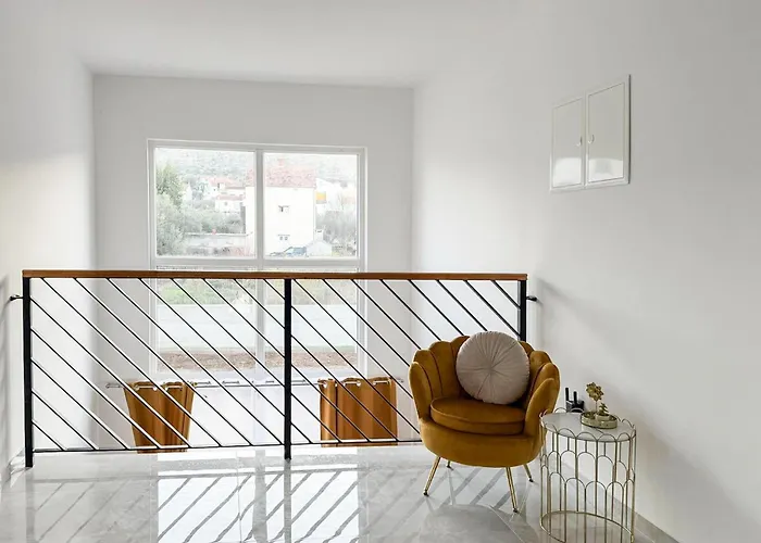 Semesterbostad 4 Bedroom Gorgeous In Raslina