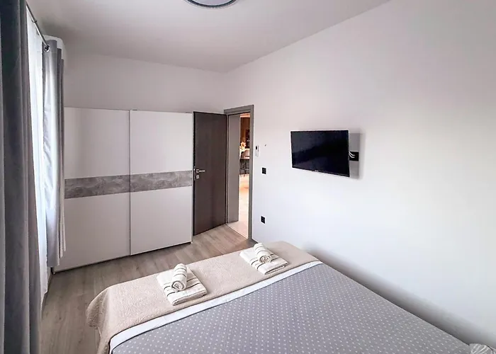 4 Bedroom Gorgeous In Semesterbostad Raslina