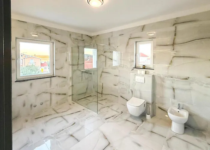 4 Bedroom Gorgeous In *