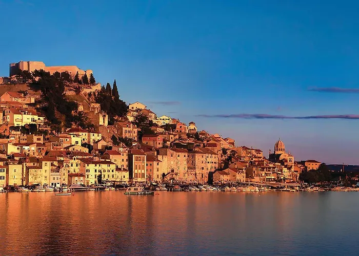 Semesterbostad 4 Bedroom Gorgeous In Raslina