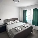 4 Bedroom Gorgeous In Dom wakacyjny *