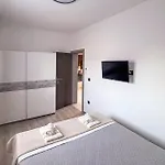 4 Bedroom Gorgeous In Dom wakacyjny Raslina