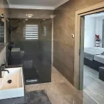 Dom wakacyjny 4 Bedroom Gorgeous In Raslina