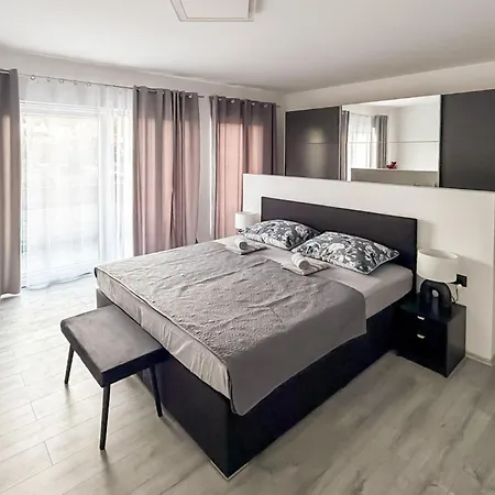 4 Bedroom Luxurious In * Raslina