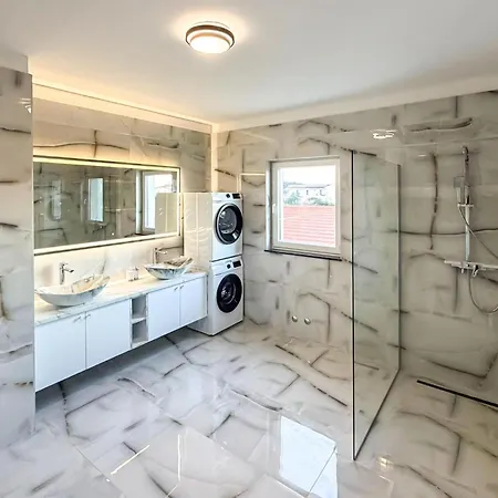 4 Bedroom Luxurious In بيت للعطل *