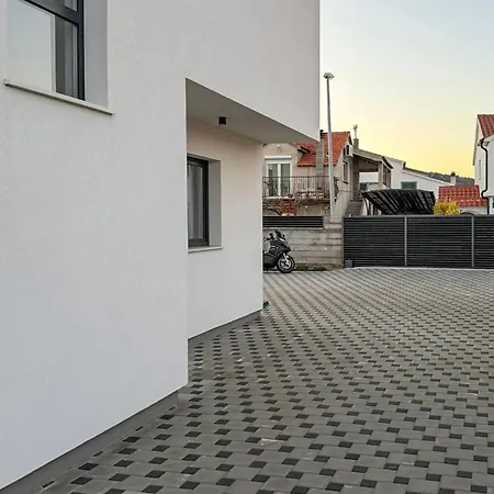 4 Bedroom Luxurious In
