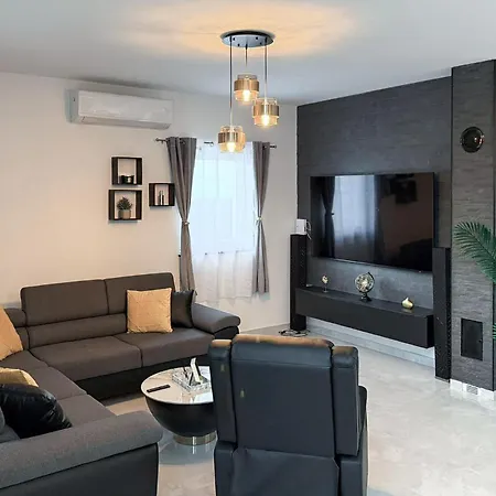 4 Bedroom Luxurious In بيت للعطل