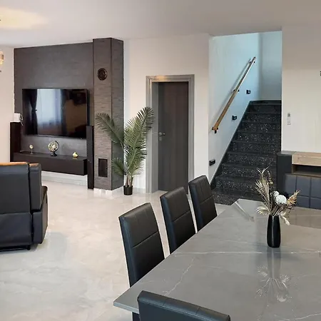 4 Bedroom Gorgeous In *