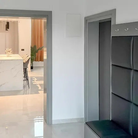 4 Bedroom Luxurious In بيت للعطل *
