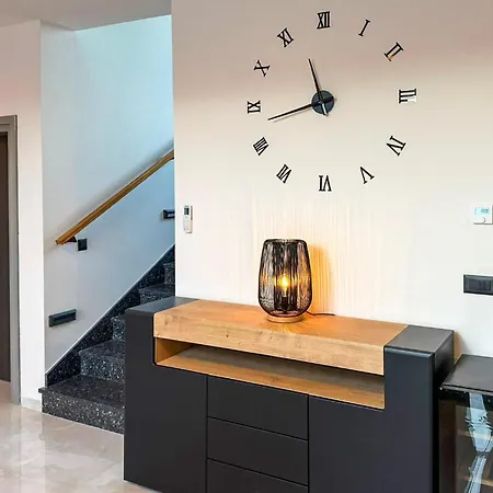 4 Bedroom Luxurious In *