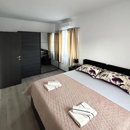 4 Bedroom Luxurious In بيت للعطل