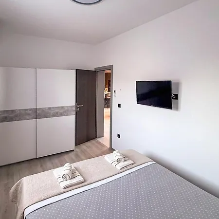 4 Bedroom Luxurious In بيت للعطل Raslina