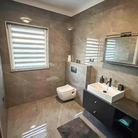 4 Bedroom Luxurious In * Raslina