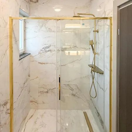 4 Bedroom Luxurious In *