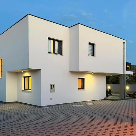 بيت للعطل 4 Bedroom Luxurious In Raslina