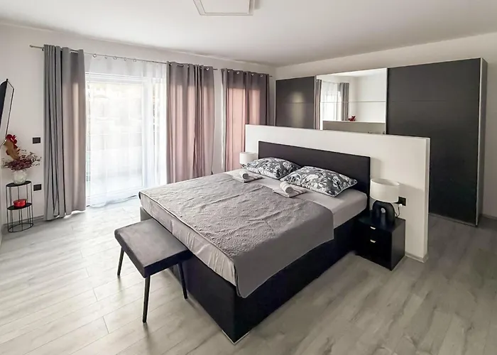 4 Bedroom Gorgeous In * Raslina