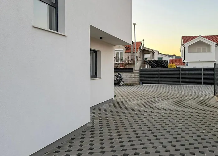 4 Bedroom Gorgeous In