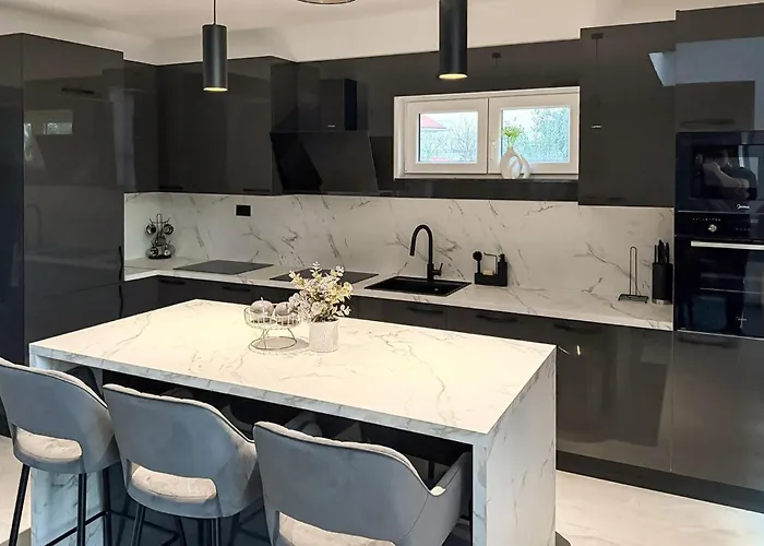 4 Bedroom Gorgeous In