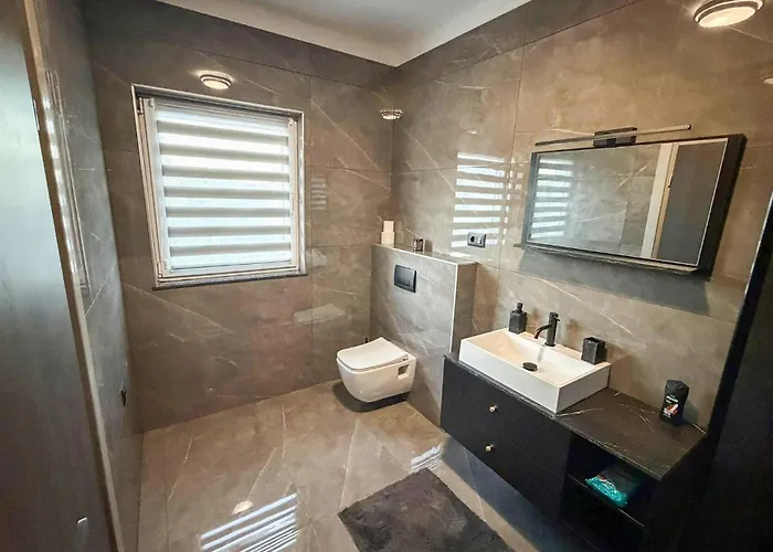 4 Bedroom Gorgeous In * Raslina