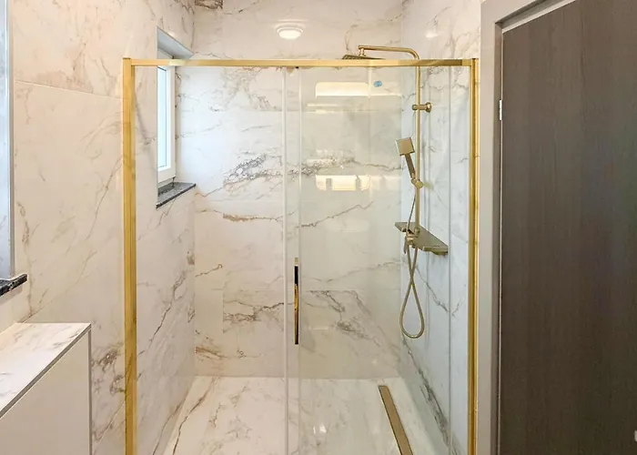 4 Bedroom Gorgeous In *